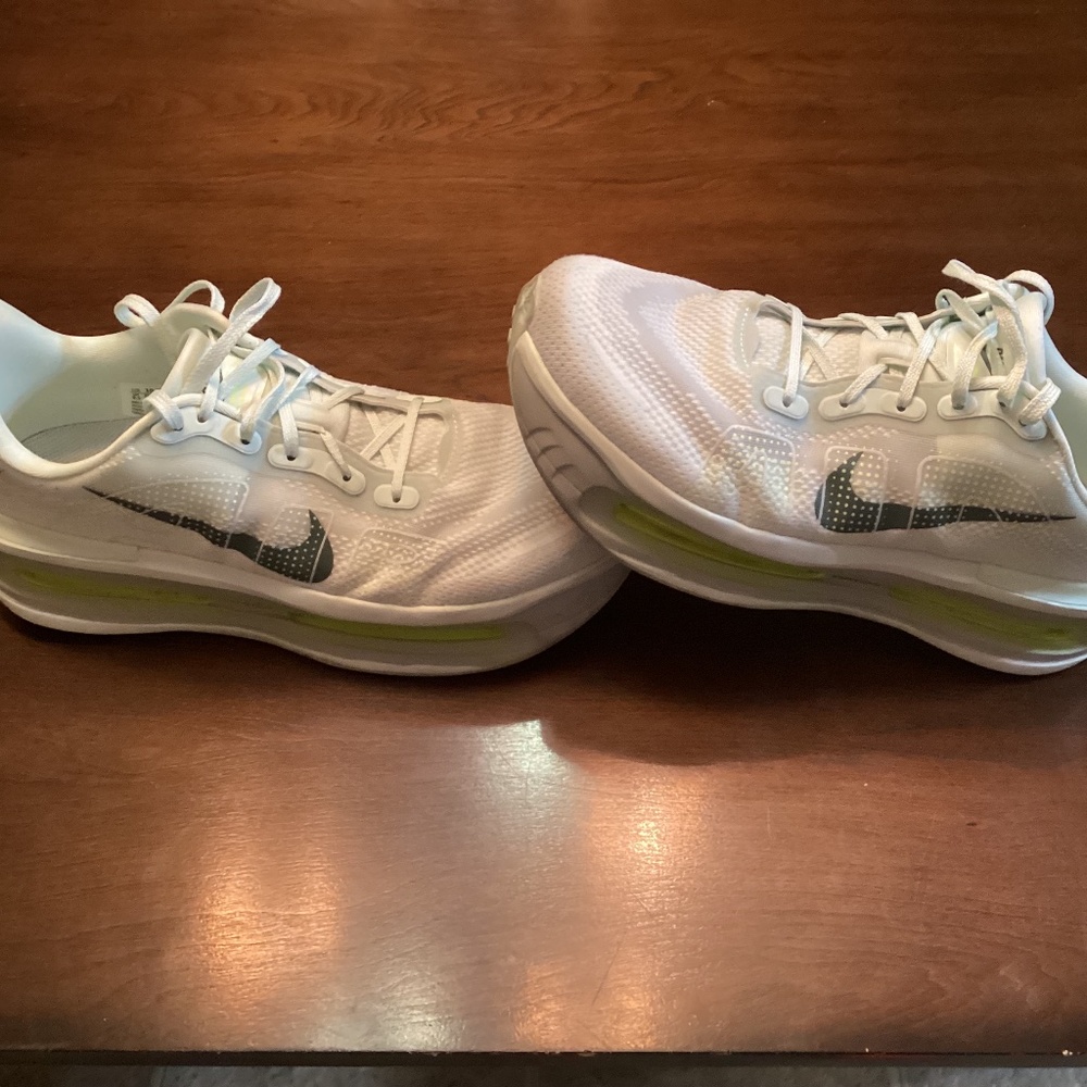 NIKE VOMERO PREMIUM MENS 10.5